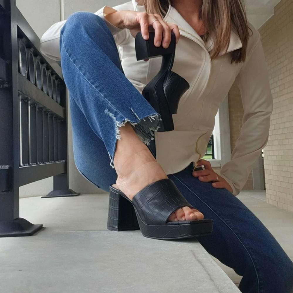 Dolce Vita Black Chunky Heel Sandals